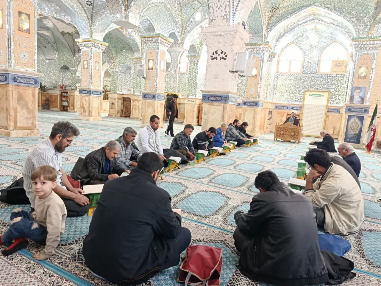 محفل انس با قرآن در حریم نور حضرت علی بن باقر (ع) برگزار شد+تصاویر
