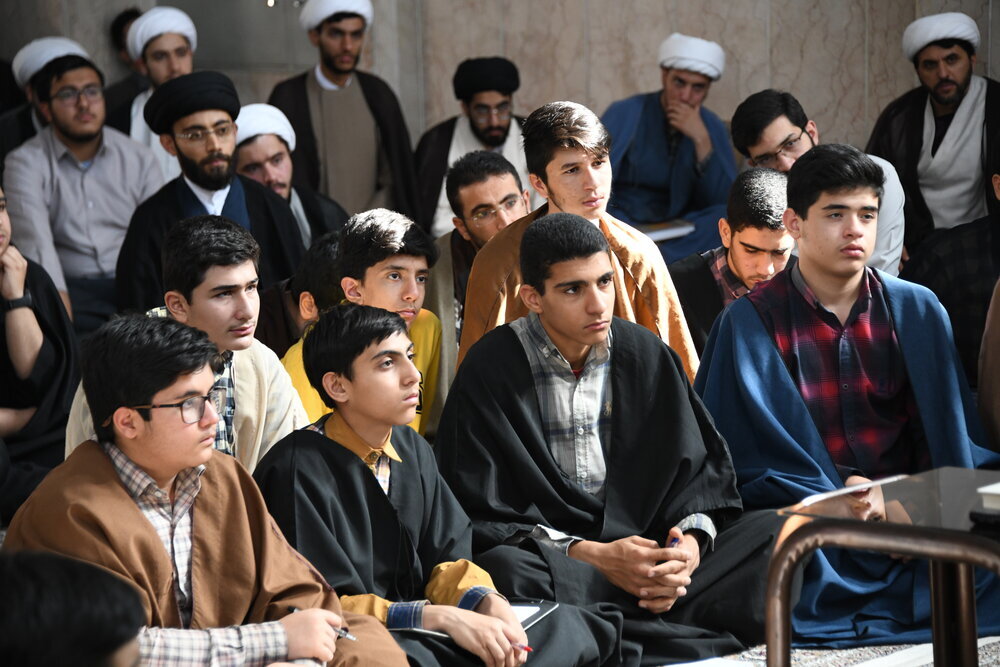 بخش تهذیب در حوزه علمیه، مستقیماً با اخلاق پیوند می‌خورد