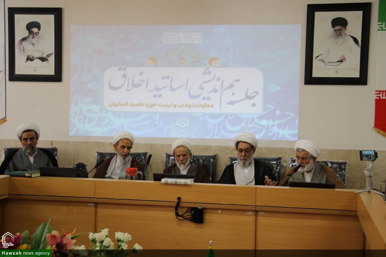 تصاویر/ نخستین جلسه هم‌افزایی اساتید اخلاق حوزه علمیه اصفهان