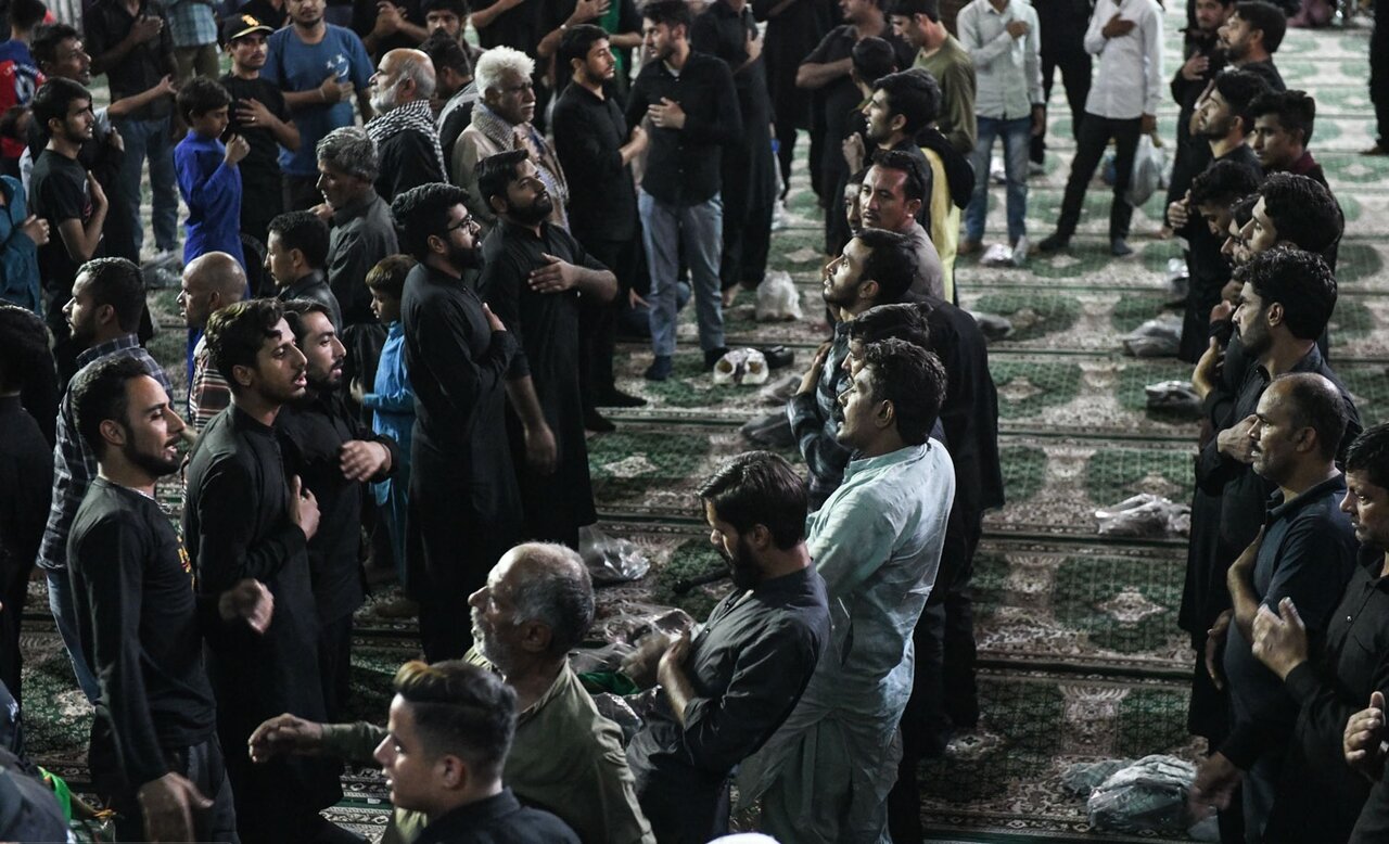 فیلم | عزاداری جوانان پاکستانی در حرم حضرت عبدالعظیم(ع)