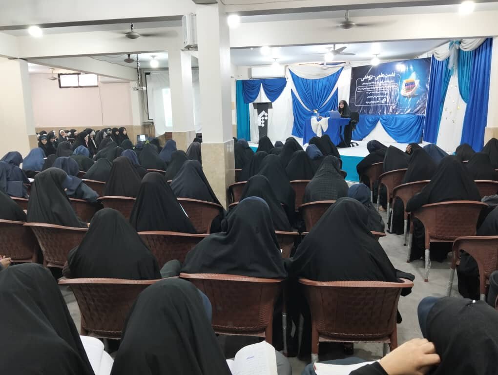 برگزاری نشست علمی «تحلیل عوامل روانشناختی مؤثر بر مطالعه» در کراچی پاکستان