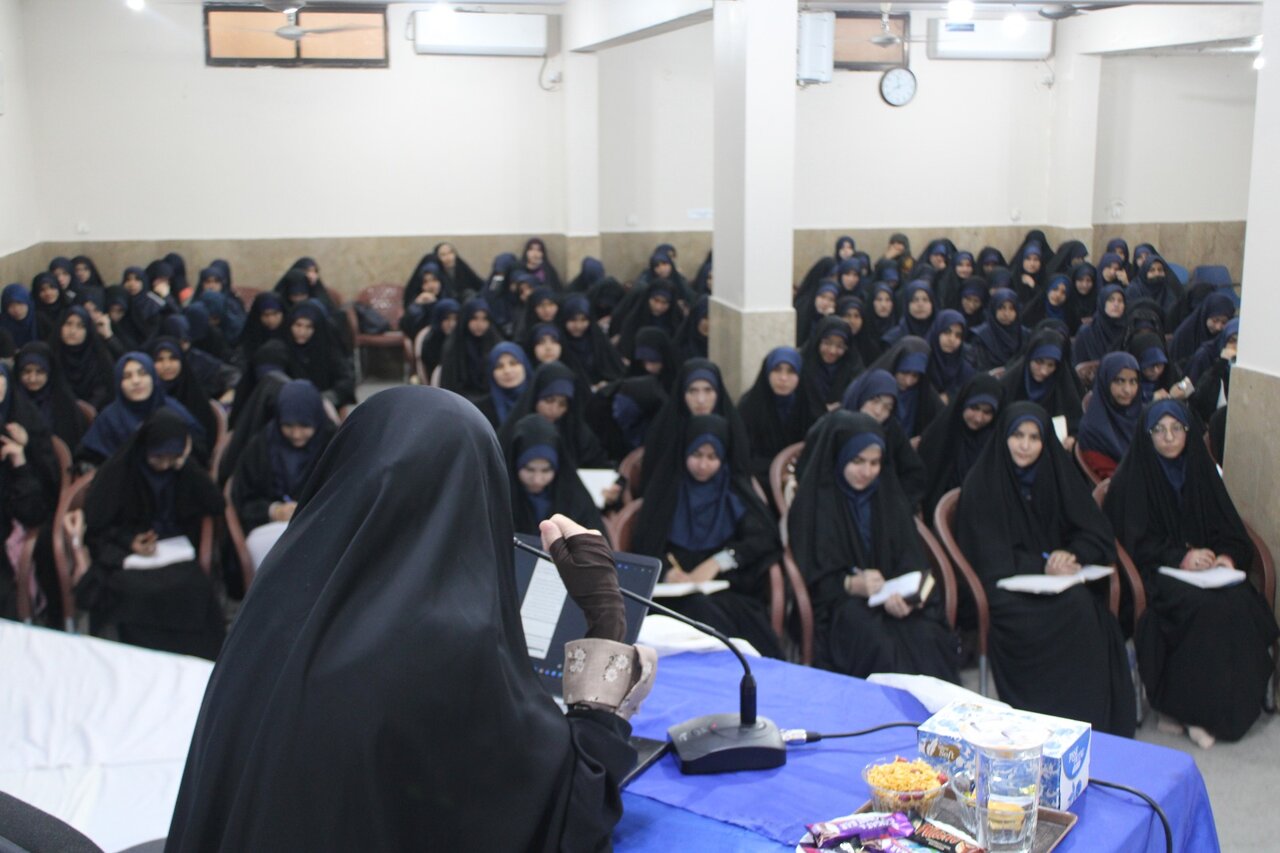 برگزاری نشست علمی «تحلیل عوامل روانشناختی مؤثر بر مطالعه» در کراچی پاکستان