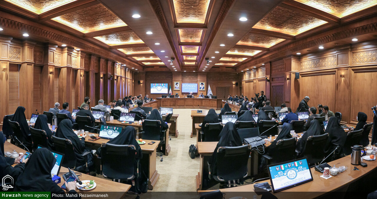 تصاویر/ نشست خبری  نماینده مردم قم در مجلس شورای اسلامی با اصحاب رسانه