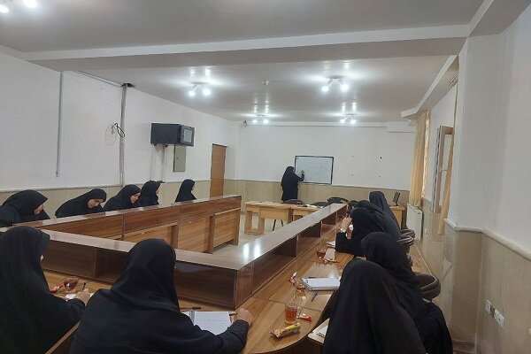 کارگاه "تکنیک‌های مطالعه مفید" در مدرسه علمیه خواهران پارس‌آباد برگزار شد 