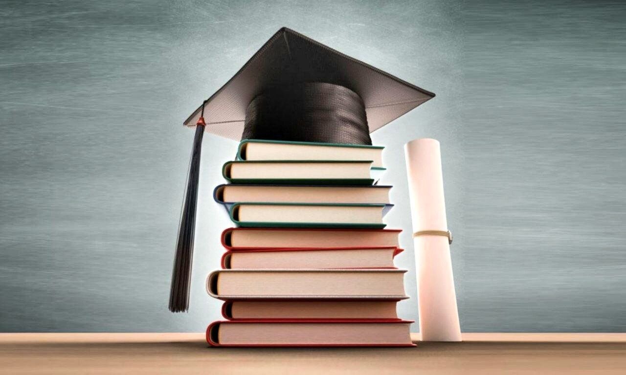 واگذاری نوشتن پایان نامه و مقاله به دیگران