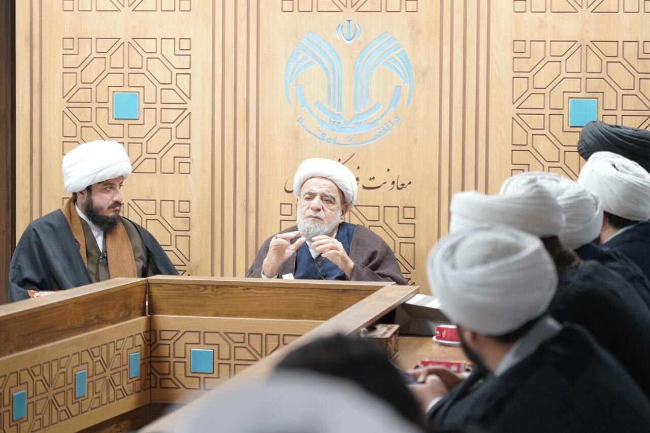 حضرت زهرا(س) مسیر حق را برای امت اسلامی ترسیم کرد / غاصبان مسیر خلافت نبی اکرم(ص) را تغییر دادند