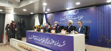 رهبر معظم انقلاب بر حق مردم در تعیین سرنوشت کشور تاکید دارند