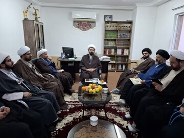 نشست مشترک مدیر حوزه علمیه گیلان با مبلغین طرح هجرت شهرستان تالش برگزار شد+ عکس