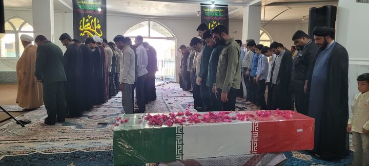 تصاویر/ آیین اسقبال پیکر شهید گمنام مدرسه علمیه امام علی (ع) میناب