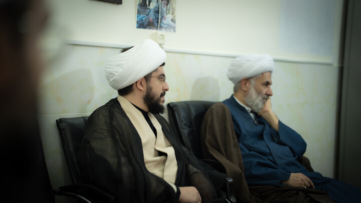 نشست بصیرتی سیاسی در مدرسه علمیه امام صادق علیه السلام (مدرسه آقا)