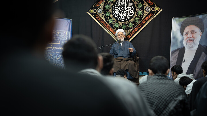 نشست بصیرتی سیاسی در مدرسه علمیه امام صادق علیه السلام (مدرسه آقا)