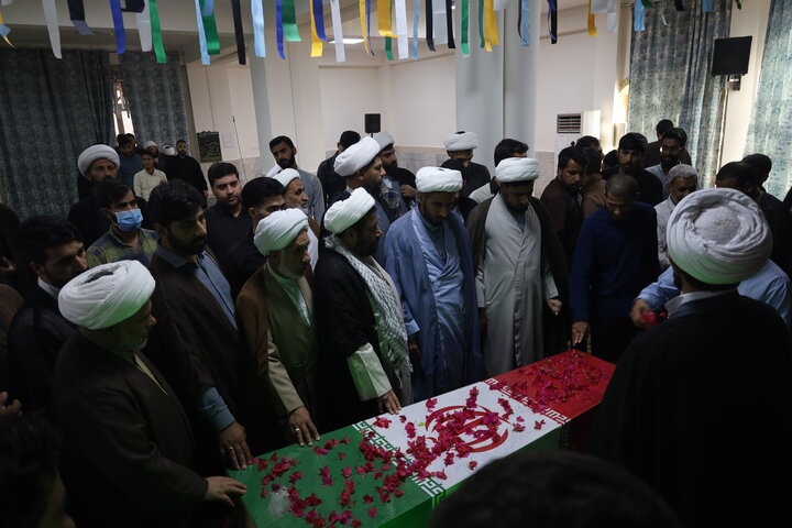 تصاویر/ آیین استقبال و تشیع پیکر مطهر شهید گمنام طلاب مدرسه علمیه النبی (ص) بندرعباس