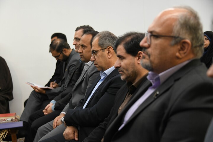 تصاویر| دیدار ستاد همکاری حوزه و آموزش و پروش اصفهان با امام جمعه