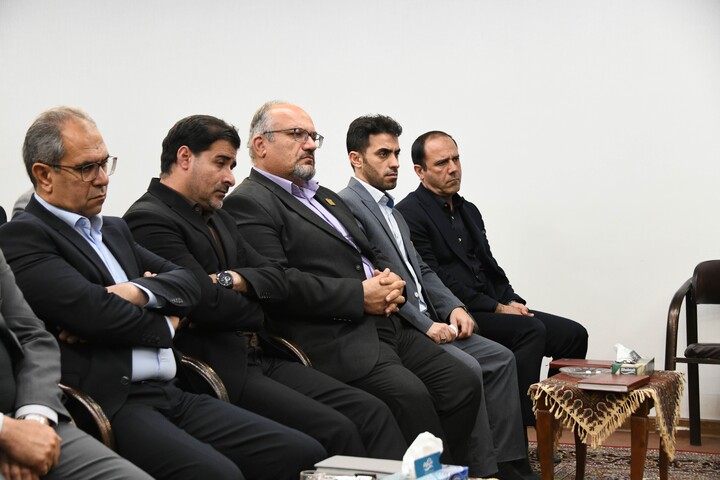 تصاویر| دیدار ستاد همکاری حوزه و آموزش و پروش اصفهان با امام جمعه