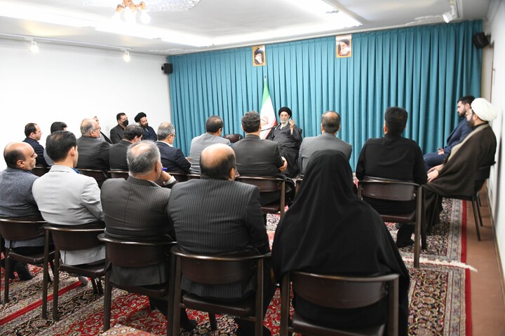 تصاویر| دیدار ستاد همکاری حوزه و آموزش و پروش اصفهان با امام جمعه