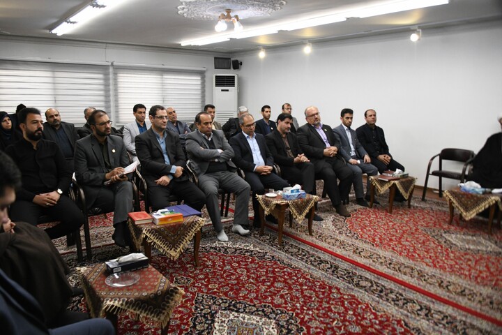 تصاویر| دیدار ستاد همکاری حوزه و آموزش و پروش اصفهان با امام جمعه