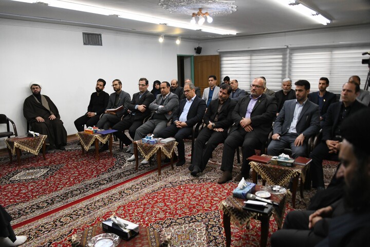 تصاویر| دیدار ستاد همکاری حوزه و آموزش و پروش اصفهان با امام جمعه