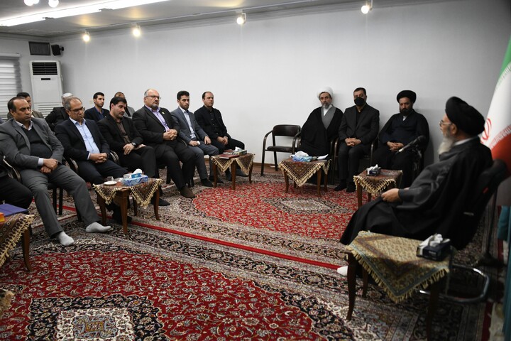 تصاویر| دیدار ستاد همکاری حوزه و آموزش و پروش اصفهان با امام جمعه