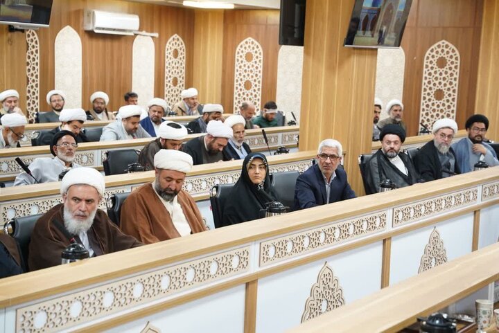تصاویر / دوره توانمندسازی ائمه جمعه و امامان محله استان قزوین با حضور امام جمعه قزوین در شهر مقدس قم