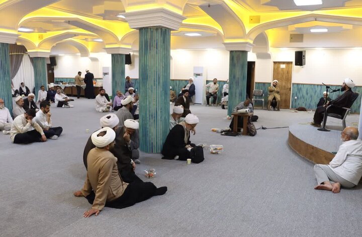 تصاویر / دوره توانمندسازی ائمه جمعه و امامان محله استان قزوین با حضور امام جمعه قزوین در شهر مقدس قم