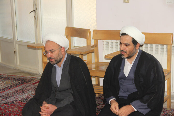 تصاویر / دیدار مدیر مرکز تد وین متون منابع درسی حوزه های علمیه کشور با مدیر و طلاب مدرسه علمیه امام صادق علیه الاسلام