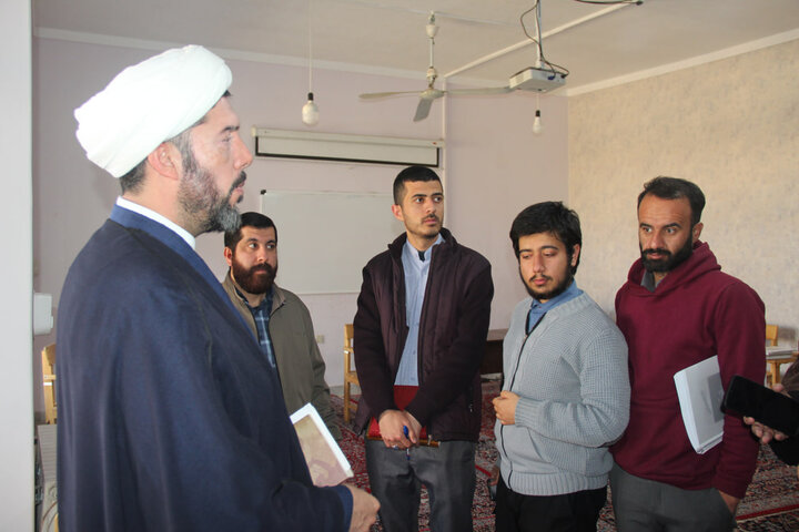 تصاویر / دیدار مدیر مرکز تد وین متون منابع درسی حوزه های علمیه کشور با مدیر و طلاب مدرسه علمیه امام صادق علیه الاسلام