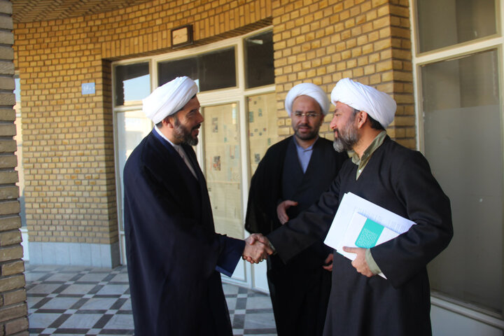 تصاویر / دیدار مدیر مرکز تد وین متون منابع درسی حوزه های علمیه کشور با مدیر و طلاب مدرسه علمیه امام صادق علیه الاسلام