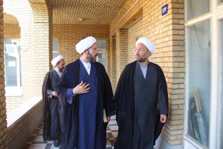 تصاویر / دیدار مدیر مرکز تد وین متون منابع درسی حوزه های علمیه کشور با مدیر و طلاب مدرسه علمیه امام صادق علیه الاسلام