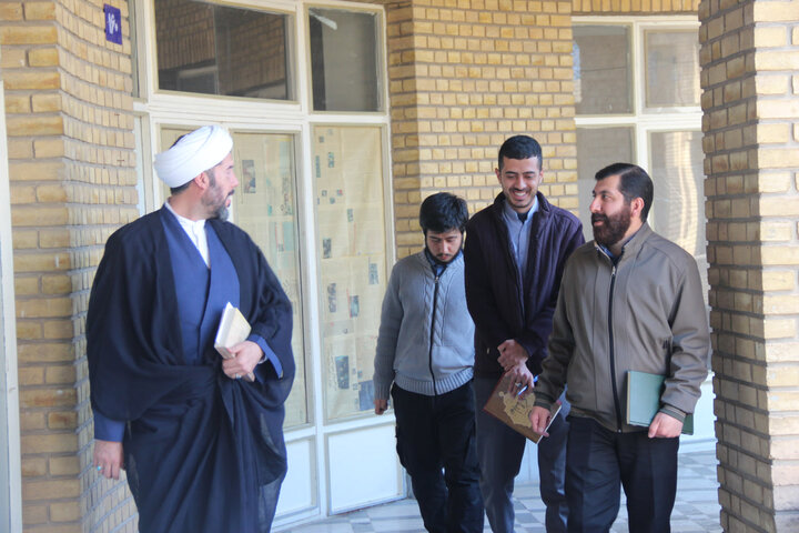 تصاویر / دیدار مدیر مرکز تد وین متون منابع درسی حوزه های علمیه کشور با مدیر و طلاب مدرسه علمیه امام صادق علیه الاسلام