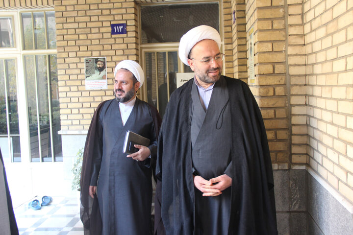 تصاویر / دیدار مدیر مرکز تد وین متون منابع درسی حوزه های علمیه کشور با مدیر و طلاب مدرسه علمیه امام صادق علیه الاسلام