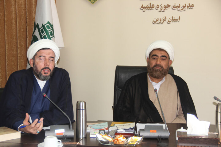 تصاویر / دیدار مدیر مرکز متون ن منابع درسی حوزه های علمیه کشور با مدیر واساتید حوزه علمیه قزوین