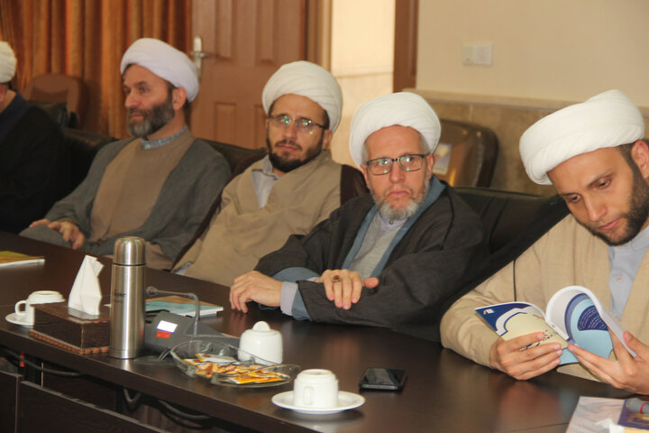 تصاویر / دیدار مدیر مرکز متون ن منابع درسی حوزه های علمیه کشور با مدیر واساتید حوزه علمیه قزوین