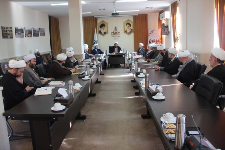 تصاویر / دیدار مدیر مرکز متون ن منابع درسی حوزه های علمیه کشور با مدیر واساتید حوزه علمیه قزوین