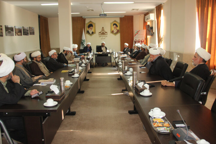 تصاویر / دیدار مدیر مرکز متون ن منابع درسی حوزه های علمیه کشور با مدیر واساتید حوزه علمیه قزوین