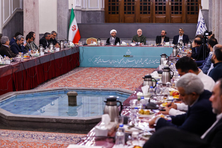 تصاویر/ نشست صمیمانه رئیس مجلس با مدیران رسانه‌های کشور