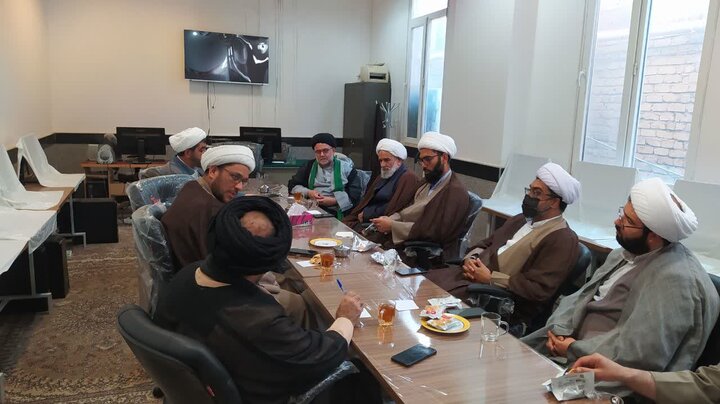 تصاویر/ نشست معاونان و رابطان تبلیغ مدارس علمیه منطقه کاشان