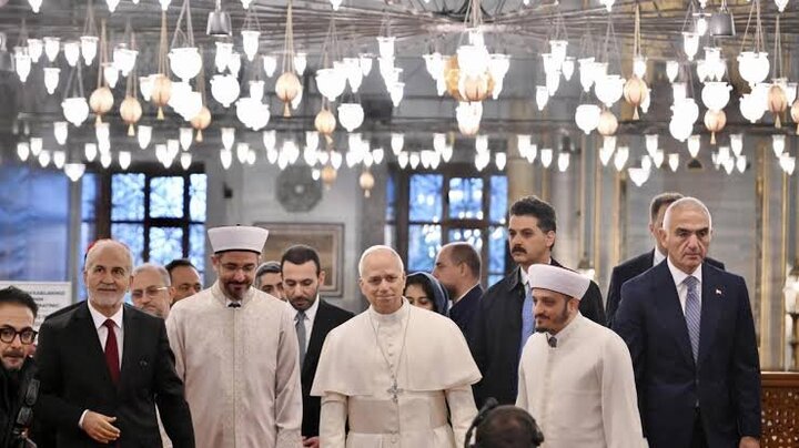 Ziara ya Kwanza ya Papa Leo Katika Msikiti Maarufu wa Istanbul