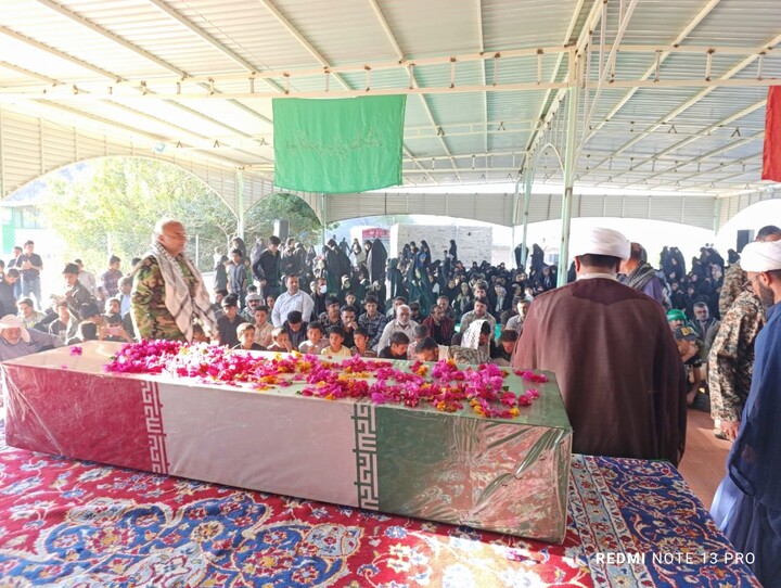 تصاویر/ آیین تشیع پیکر مطهر شهید گمنام در روستا درجادون
