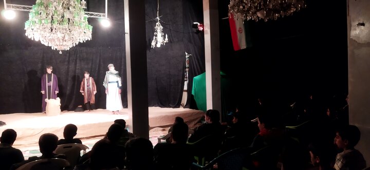 تصاویر/ اجرای نمایش «فاطمه(س)؛ اولین سرباز ولایت» در مسجد جامع حضرت ابوالفضل(ع)