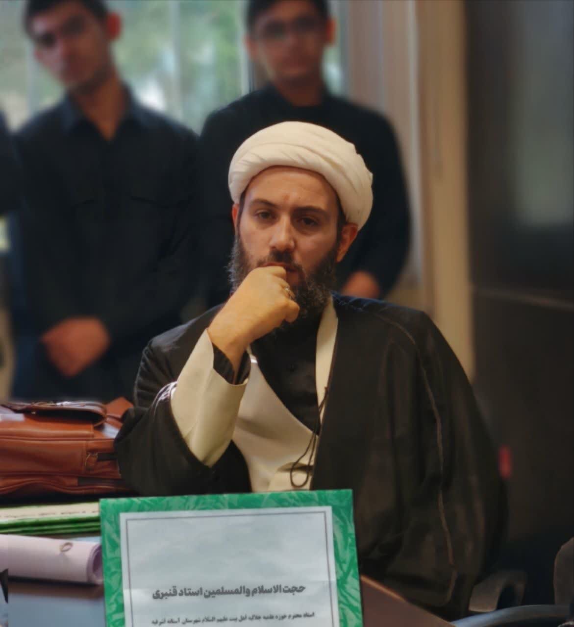 کُرسی آزاداندیشی ترویج  فرهنگ کتابخوانی در آستانه اشرفیه برگزار شد+ عکس