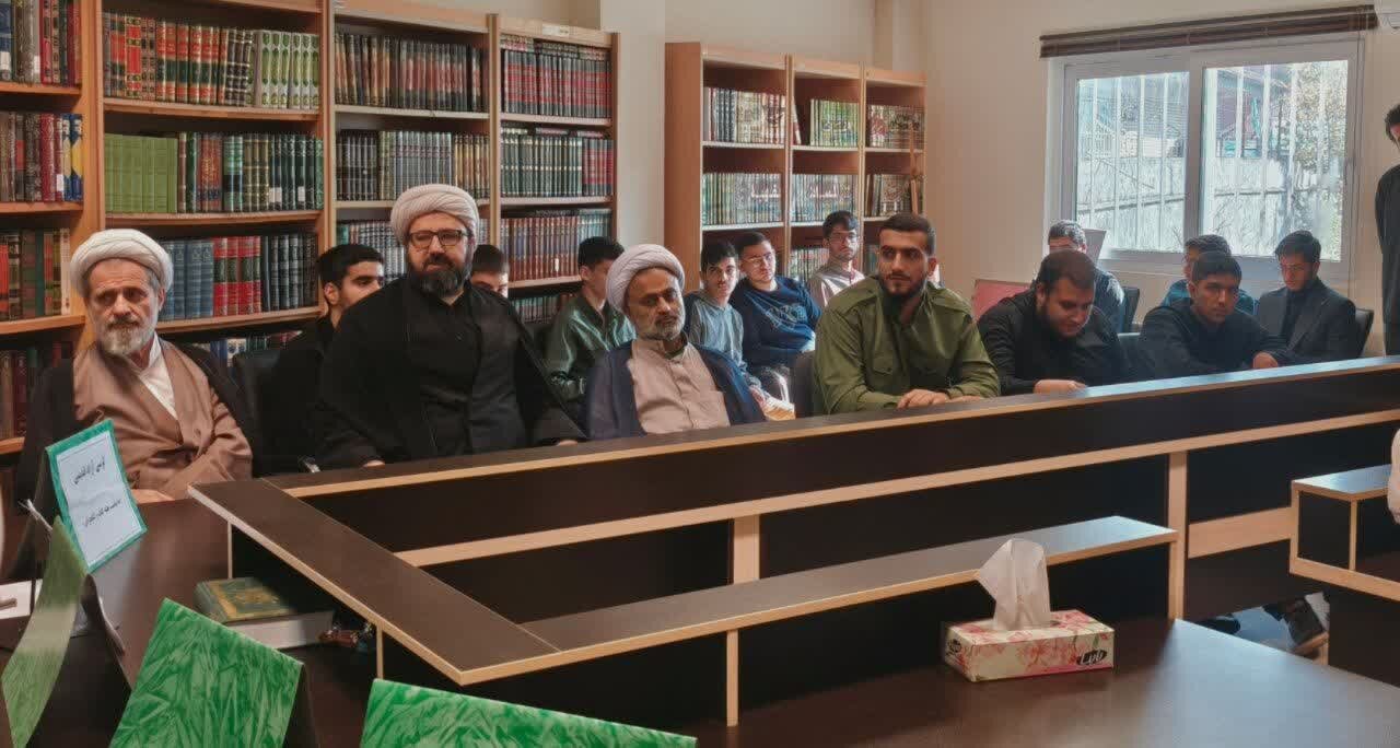 کُرسی آزاداندیشی ترویج فرهنگ کتابخوانی در آستانه اشرفیه برگزار شد+ عکس