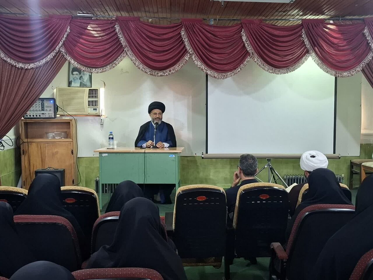 برگزاری نشست مدیر حوزه علمیه گیلان با مبلغات طرح مدارس امین شهرستان تالش + عکس
