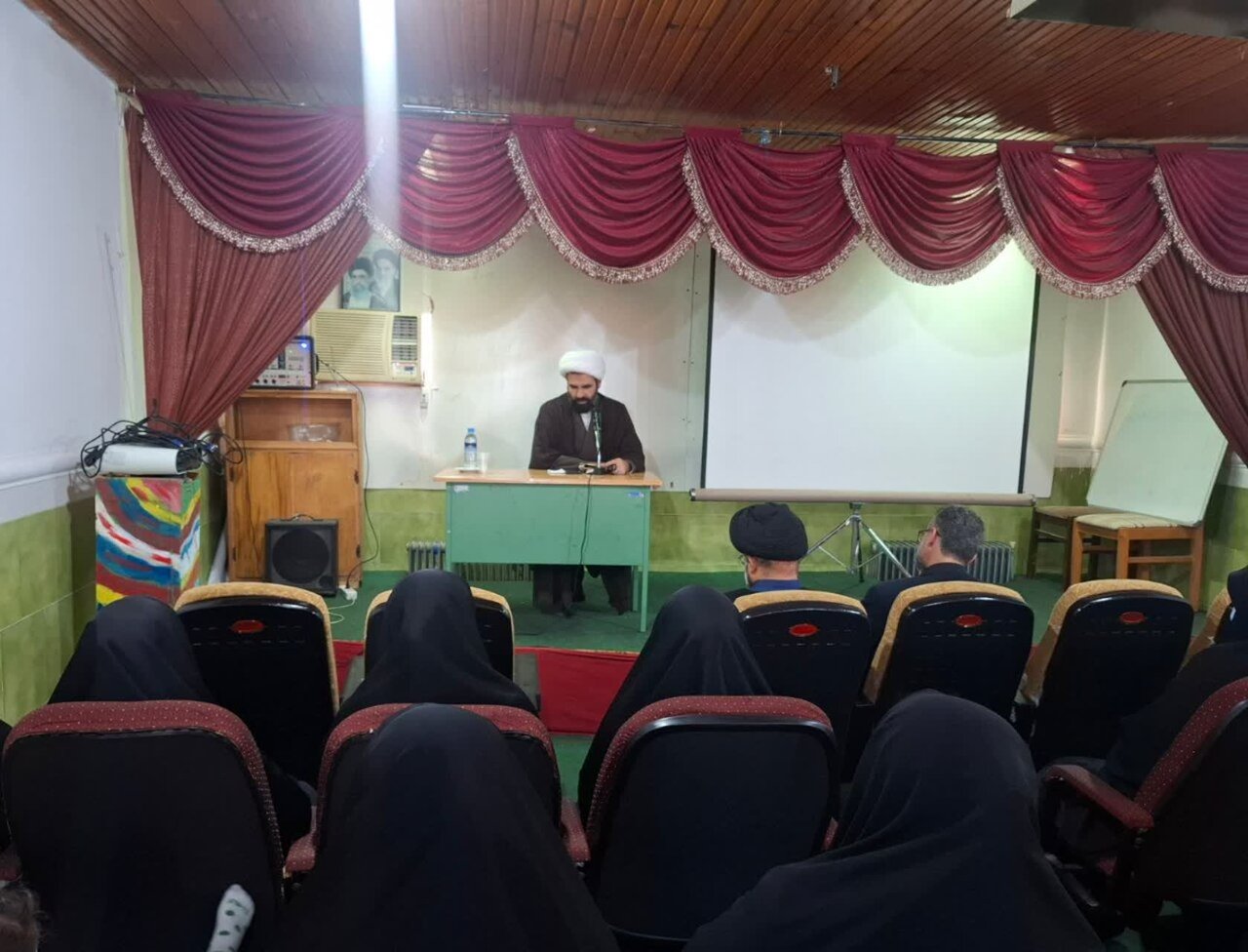 برگزاری نشست مدیر حوزه علمیه گیلان با مبلغات طرح مدارس امین شهرستان تالش + عکس