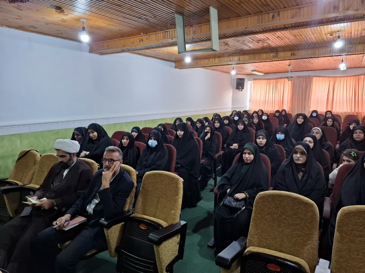 برگزاری نشست مدیر حوزه علمیه گیلان با مبلّغات طرح مدارس امین شهرستان تالش + عکس