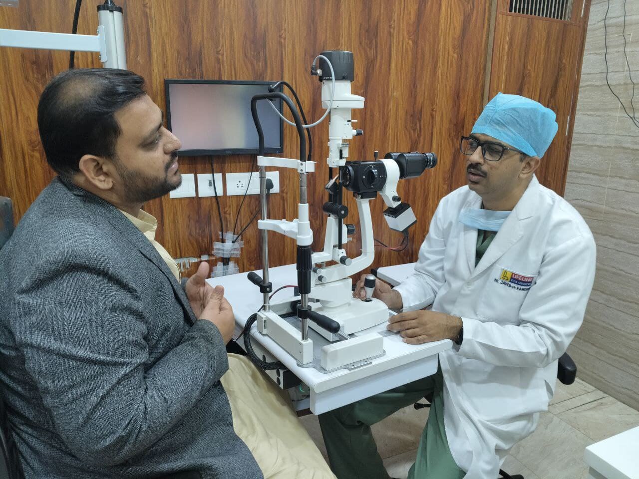 मौलाना सैयद महमूद रिज़वी ने फ्री आई व मेडिकल कैंप का निरीक्षण किया; डॉ. फ़ारूकी की सेवाओं की सराहना की