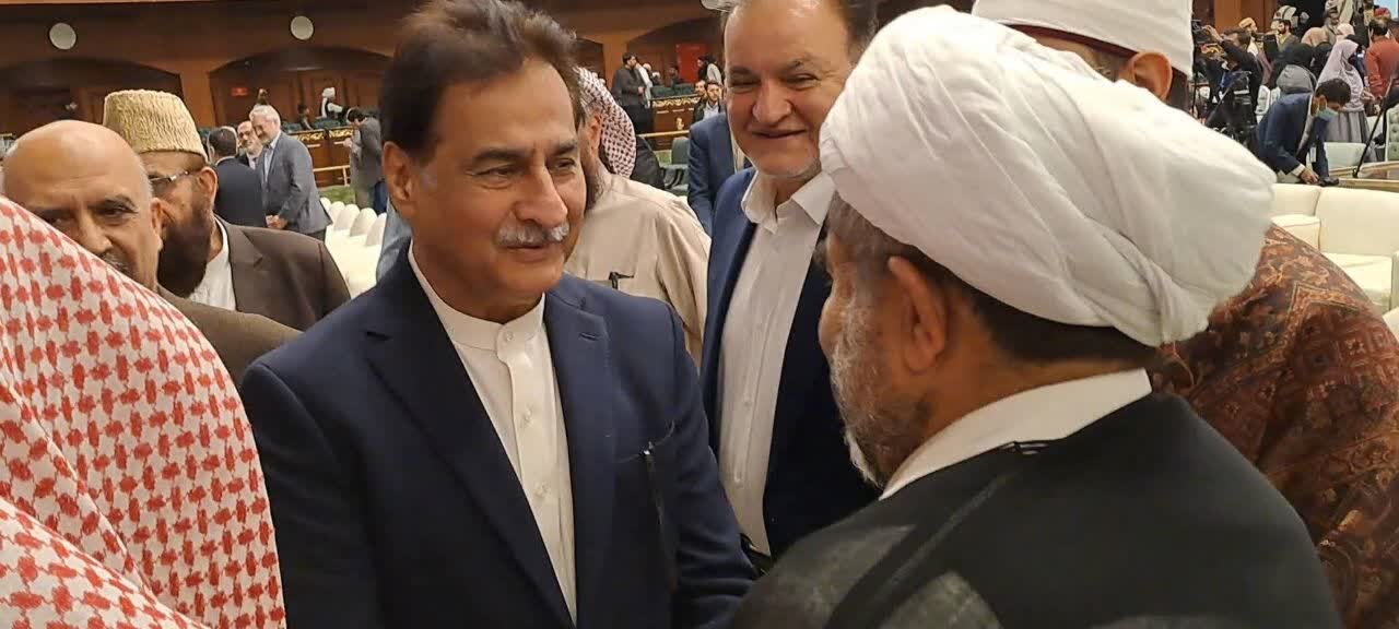 قرآن کریم امت کا مرکز و محور ہے / اس مقدس کتاب کو منشور بنا کر امت میں حقیقی وحدت قائم ہو سکتی ہے