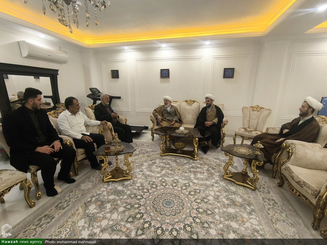 ظرفیت شعر و هنر با مفاهیم دینی و انقلابی به مخاطب ارائه شود