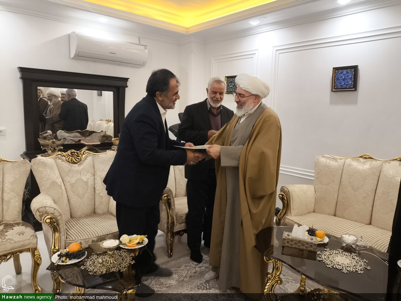 تصاویر/ دیدار مدیر حوزه علمیه آذربایجان‌غربی با شاعر اهل بیت استاد حبیبی