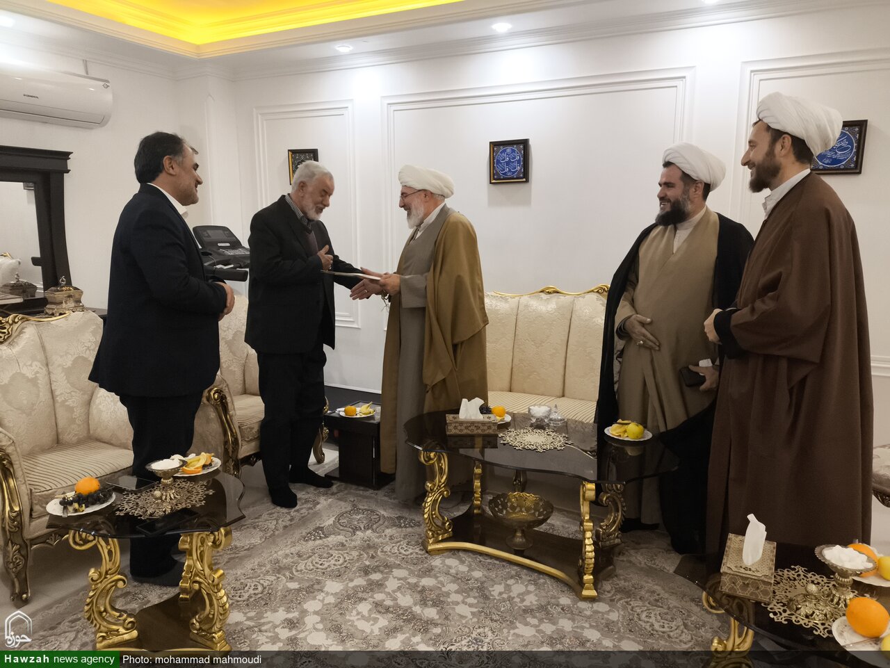 تصاویر/ دیدار مدیر حوزه علمیه آذربایجان‌غربی با شاعر اهل بیت استاد حبیبی