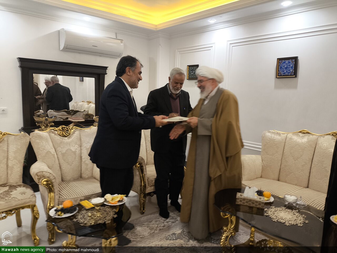 ظرفیت شعر و هنر با مفاهیم دینی و انقلابی به مخاطب ارائه شود+تصاویر